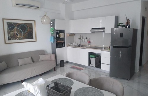 Uswetakeiyawa Apartment | Beachfront Apartment with Pool and Ocean View Awaits You