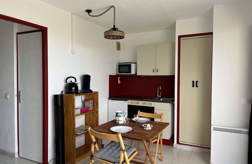 Leucate Apartment | Cozy 2-Room Apartment with Pool & Ocean Views in Leucate
