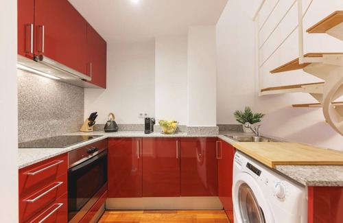 el Mercadal Apartment | Inviting Duplex Apartment near Plaça Catalunya with Spa