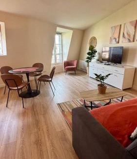 Ternes Apartment | Modern Place de l'Etoile, Wagram - Family-Friendly Stay