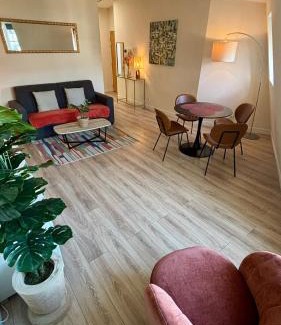 Ternes Apartment | Modern Place de l'Etoile, Wagram - Family-Friendly Stay