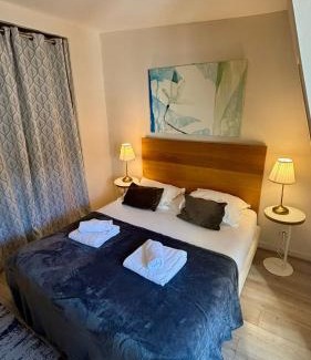 Ternes Apartment | Modern Place de l'Etoile, Wagram - Family-Friendly Stay