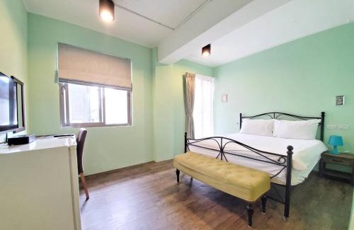Zhongshan Hotel | Budget-Friendly Place Inn Taipei: Family and Guest Rated 9/10