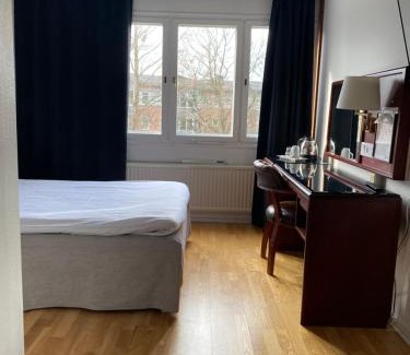 Centrala staden Hotel | Pet-Friendly Place Lund with Hot Tub & Family Dining