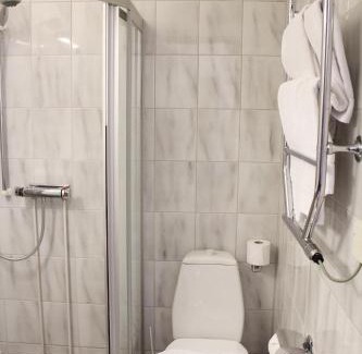 Centrala staden Hotel | Pet-Friendly Place Lund with Hot Tub & Family Dining