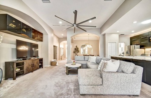 Venice House | Elegance and Style on a Golf Course with Ocean Views