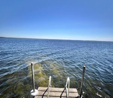 Sebago Villa | Cozy Pet-Friendly PLACYD PINES Cottage for Family Retreats
