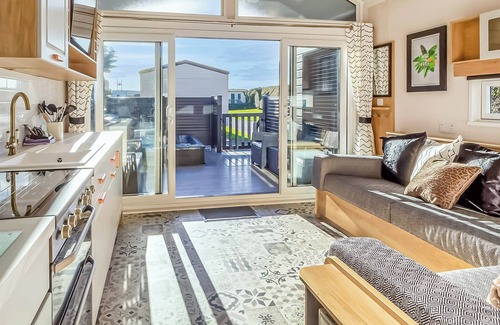 Ayr Cottage | Charming 1 Bedroom Getaway with Oceanfront Views in Ayr