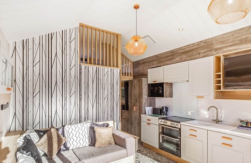 Ayr Cottage | Charming 1 Bedroom Getaway with Oceanfront Views in Ayr