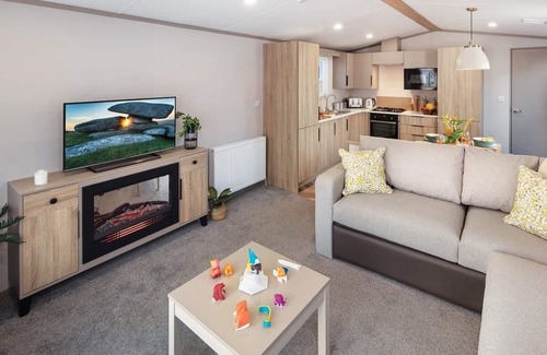 Ayr Cottage | Charming 1 Bedroom Getaway with Oceanfront Views in Ayr