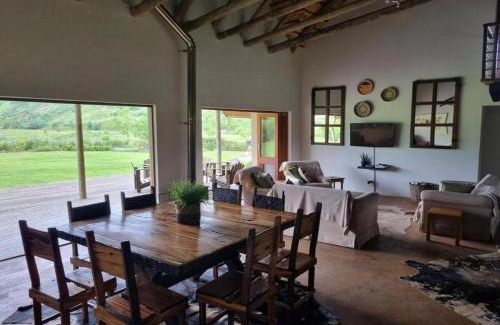 Cathkin Park House | Charming Plain Champagne Guest Farm: Pet-Friendly Retreat