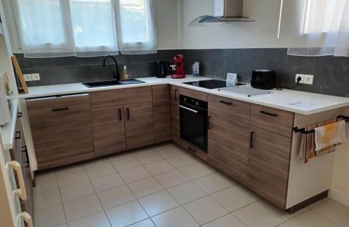 Porchefontaine Apartment | Peaceful Appart in Versailles with Eiffel Tower Access