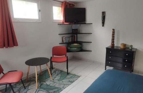 Tremuson Apartment | Cozy T1 with Garden & Ocean Views for Family Getaways