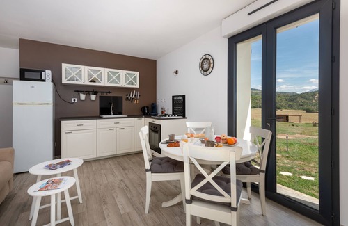 Champtercier Apartment | Gîte le Pic D'Oise in Plaines-Provence: Perfect for Families