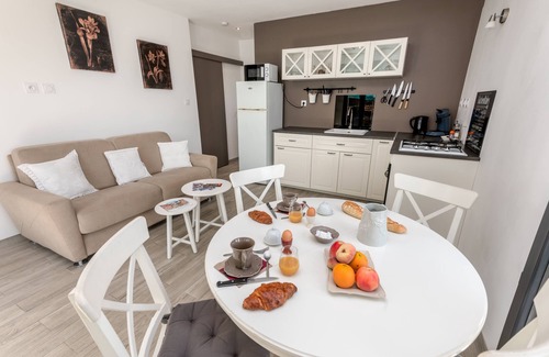 Champtercier Apartment | Gîte le Pic D'Oise in Plaines-Provence: Perfect for Families