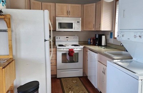 Coos Bay Hotel | Cozy Plainview Motel & RV Park with Breakfast Included