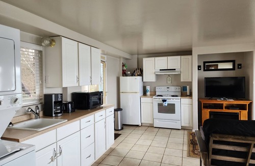Coos Bay Hotel | Cozy Plainview Motel & RV Park with Breakfast Included