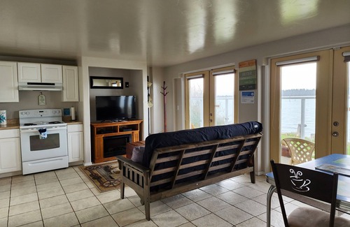 Coos Bay Hotel | Cozy Plainview Motel & RV Park with Breakfast Included