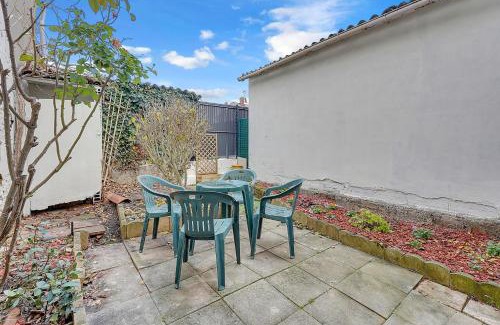 Plaisance-du-Touch Apartment | Pet-Friendly Retreat in Plaisance-Du-Touch with Garden