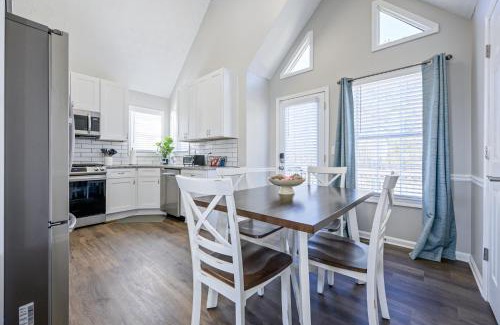 Adairsville House | Cozy Open Air Retreat by the Lake, Pet & Child Friendly
