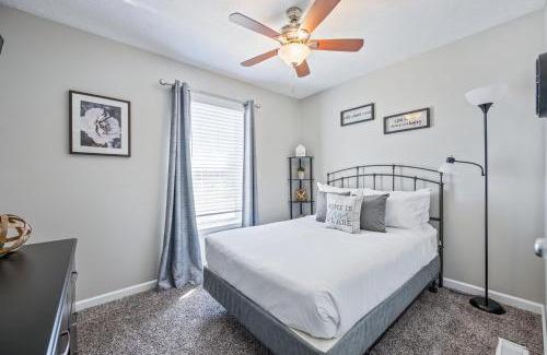 Adairsville House | Cozy Open Air Retreat by the Lake, Pet & Child Friendly