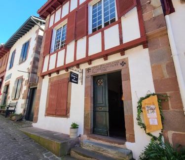Saint-Jean-Pied-de-Port House | Perfect Getaway at Plan B: Rated 9/10 & Family Friendly