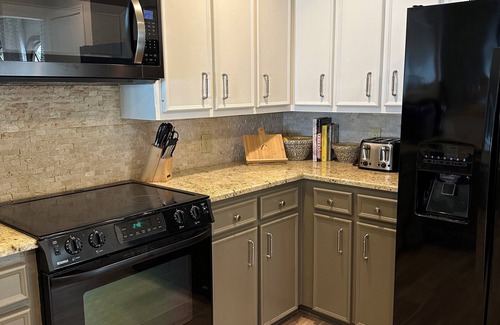 Horseshoe Bay Condo | Celebrate Father's Day with Amazing Amenities and 10/10 Rating