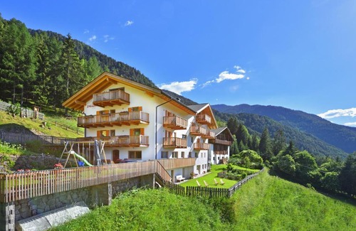 Villnoss Apartment | Planatschhof: 4-Star Hotel with Spa & Family-Friendly Amenities