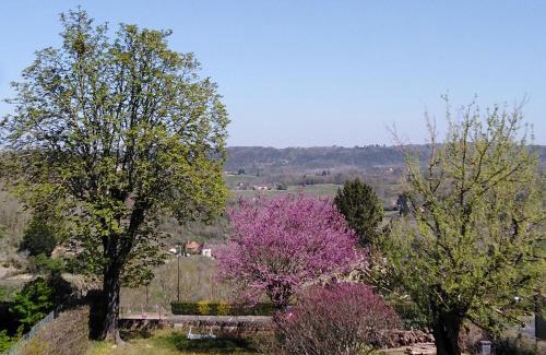 Pays-de-Belves Bed & Breakfast | Pet-Friendly Planches et Plonk: Guest Rated 9.4/10!