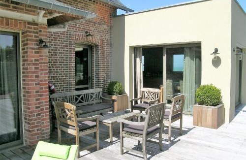Hautot-sur-Mer House | Welcoming Getaway at Planches - Pet & Child Friendly Stay