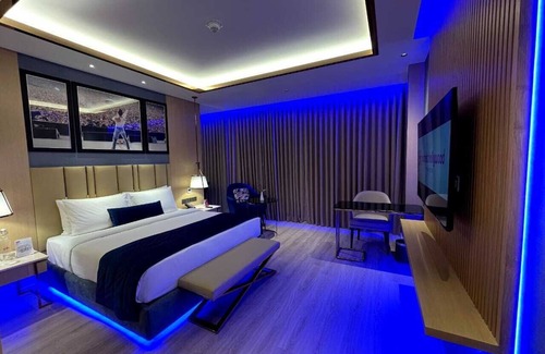 Thane West Hotel | Enjoy Relaxing Stays at Planet Hollywood with Ocean Views