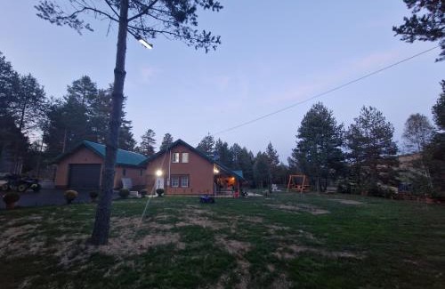 Nisici Ski Chalet | Idyllic Getaway at Planinska Kuća Nišićka Visoravan