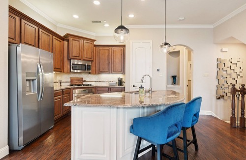 Legacy Park House | Inviting Shops of Legacy Townhome with Lake View Amenities