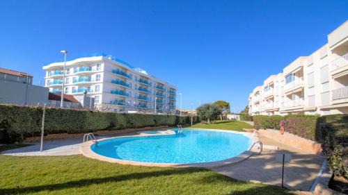 Alcossebre Apartment | Beachfront Retreat with Pool & Ocean Views - Roquer Marti