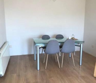 Almoster Apartment | Cozy Piso en Casa de Pueblo: Pet & Child Friendly Retreat