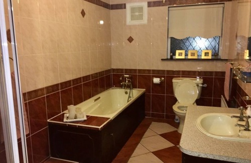 Kingscourt Bed & Breakfast | Guest Rated 10/10 - Family-Friendly Plantation Lodge B&B