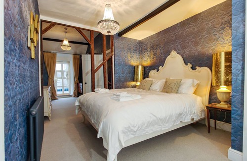 Machynlleth Bed & Breakfast | Eco-Friendly Haven at Plas Dolguog with Breakfast Included