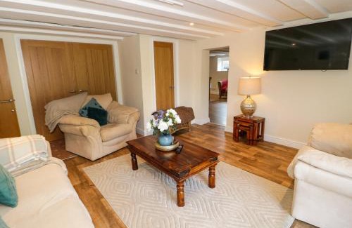 Elim House | Discover Plas Eithin: Pet-Friendly Retreat for Families