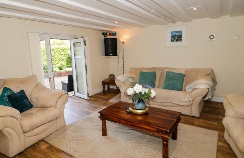 Elim House | Discover Plas Eithin: Pet-Friendly Retreat for Families