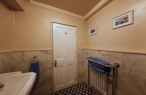 Llanbrynmair Bed & Breakfast | Pet-Friendly Plas Esgair: Guest Rated 9/10 with Breakfast
