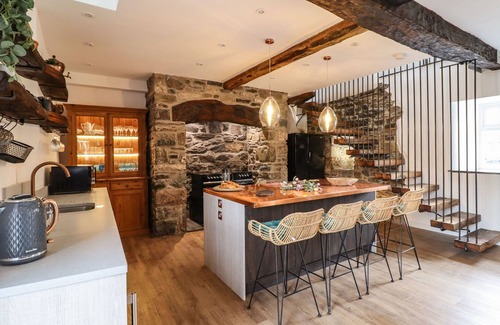 Abergele Cottage | Relaxing Retreat at Plas Glan Yr Afon with Hot Tub