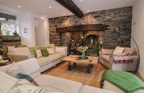 Abergele House | Elegant Getaway at Plas Glan Yr Afon - 4-Star Comfort