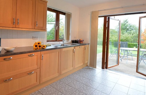 Llanrwst Cottage | PLAS MADOG ISA, pet friendly, with a garden in Llanrwst
