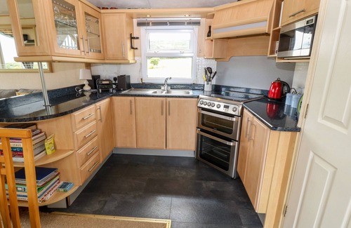 Cylch-Y-Garn Cottage | Plas Tirion Caravan