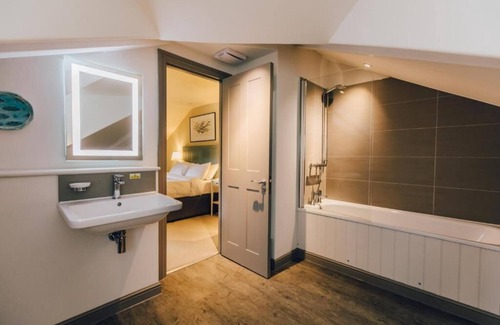 Rhiwbryfdir Hotel | Plas Weunydd Hotel