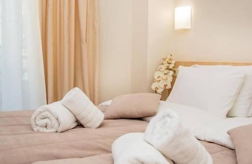 Nei Pori Hotel | Discover Platamon Centrale: Family-Friendly and Dining Options
