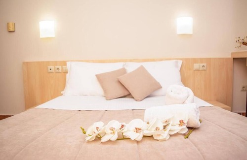 Nei Pori Hotel | Discover Platamon Centrale: Family-Friendly and Dining Options