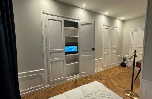 Clermont Ferrand City Centre Apartment | Beautiful Plateau Central Hotel - Rated 10/10 for Families