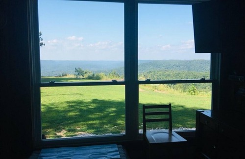 Sparta Cabin | Mountain Retreat with Breathtaking Views, Pet Friendly