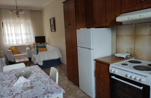 Karditsa Apartment | Family-Friendly Plateia Home with 9.2/10 Guest Ratings